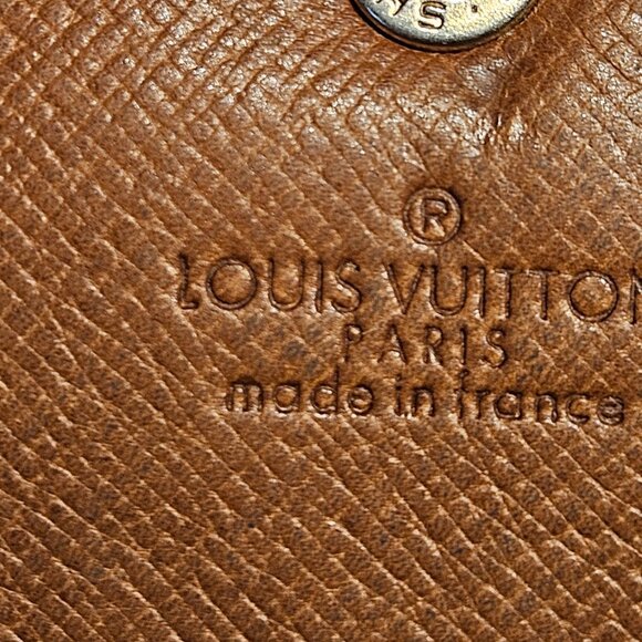 Louis Vuitton Monogram Sarah Wallet - Picture 3 of 14